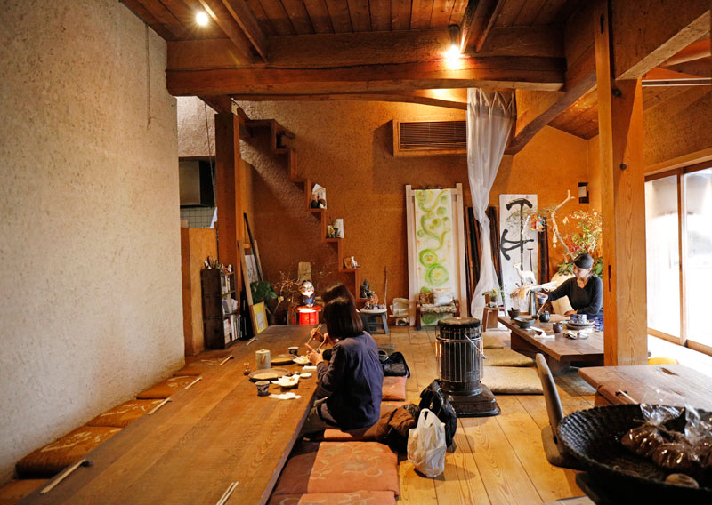 오사카 남부 사야마시의 소바집 ‘아이’는 메밀 100%의 다양한 소바를 만든다
