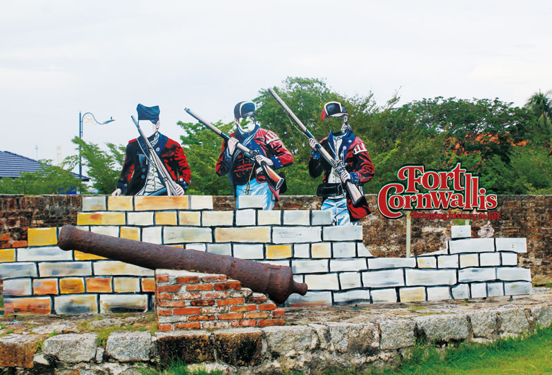 콘월리스 요새에서는 과거 페낭을 점령했던 영국군의 흔적을 찾아볼 수 있다