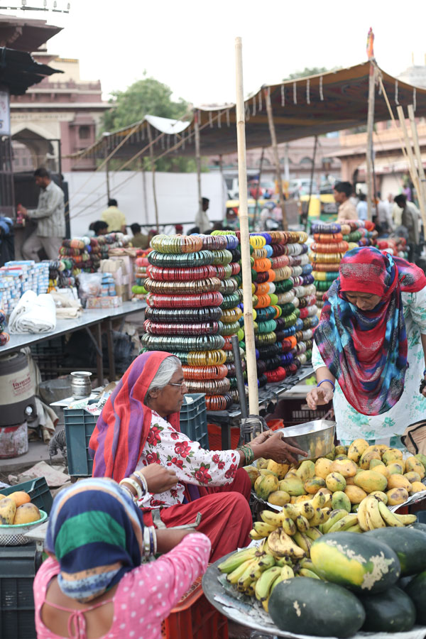 조드푸르 사다르 시장. 현지의 활기와 여행자들의 호기심이 뒤엉켜 인간미가 풀풀 풍긴다