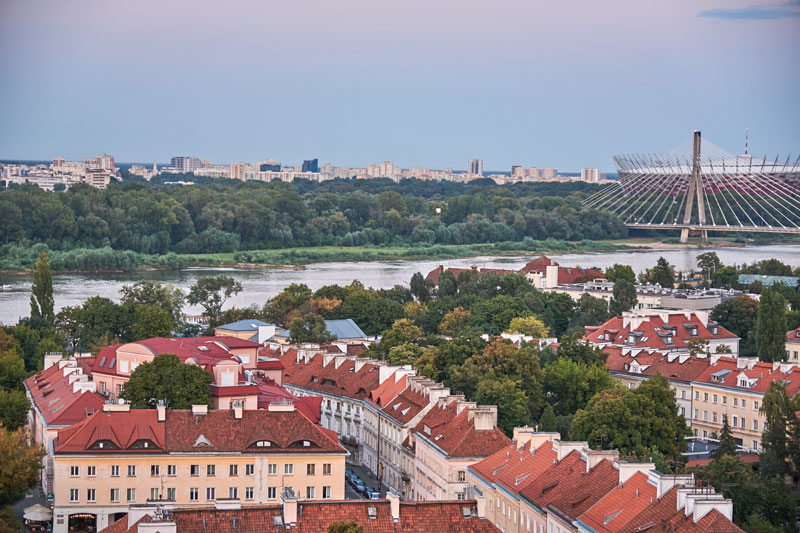 비스와강은 바르샤바를 동서로 나누며 흐른다