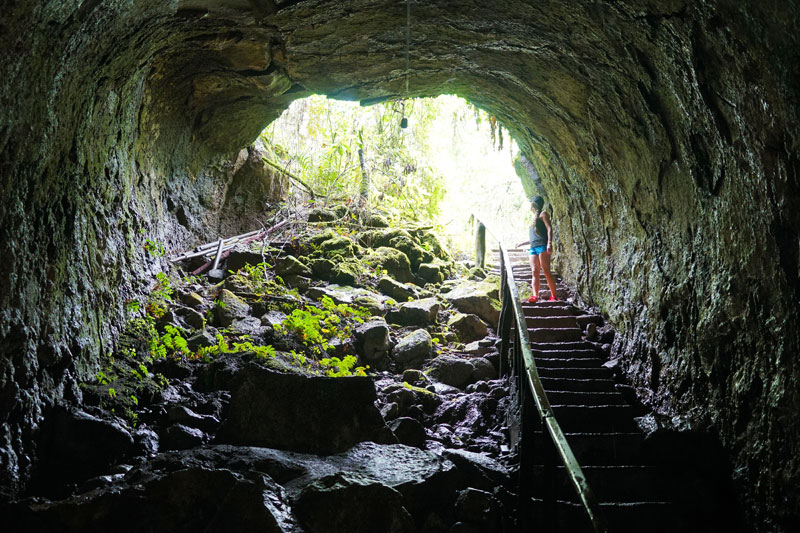 발자국 소리만이 들려 오는 산타크루스섬의 용암동굴