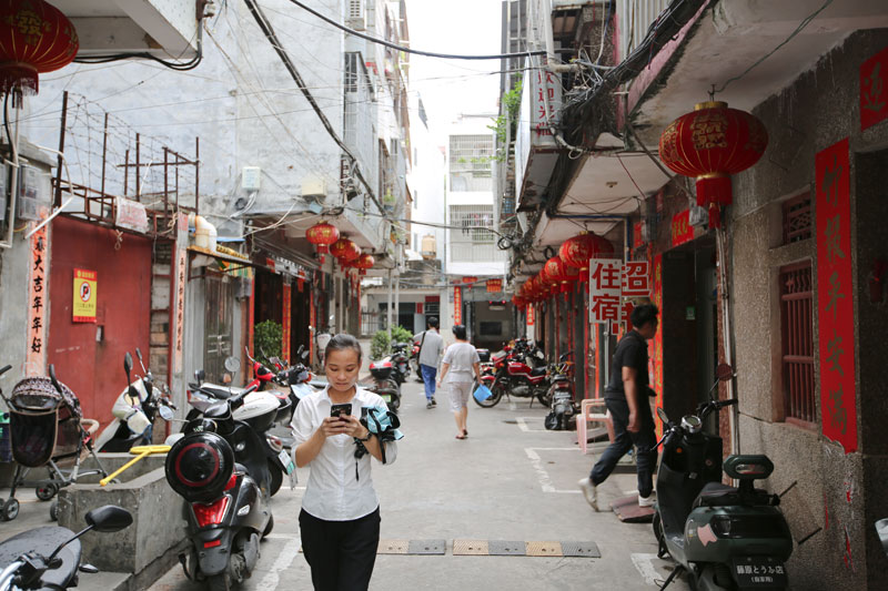 럭셔리 리조트 천국이지만 서민들이 사는 모습은중국 여느 지역과 다르지 않다