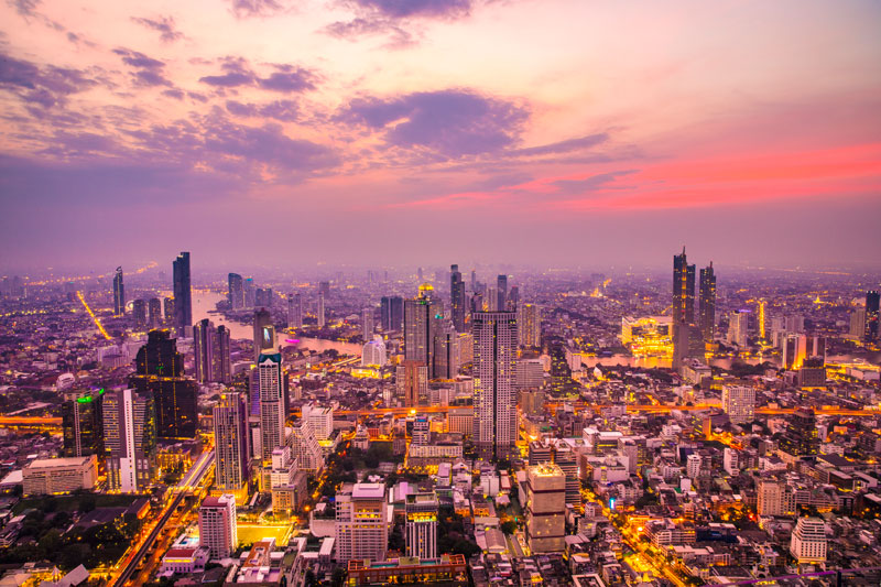 마하나콘 스카이워크에서 빛에 따라 시시각각 변하는 방콕을 감상하자