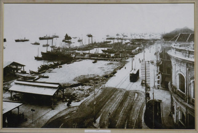 현재의 비치 스트리트 인근 옛 페낭 항구의 모습