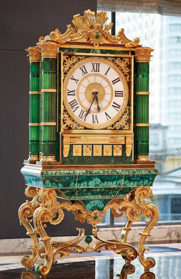 호텔의 보물 1호는 로비에 있는 발디 시계(Baldi Clock)다