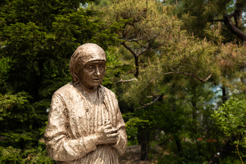 절두산순교성지 입구 쪽에 있는 성녀 마더 데레사 동상