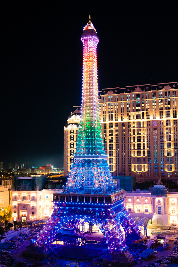 매일 밤, 마카오의 에펠탑은 화려하게 빛난다