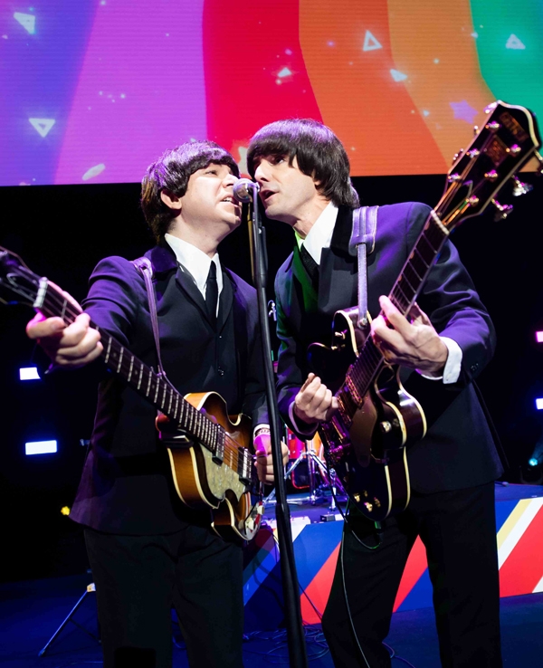 런던 출신의 비틀즈 헌정밴드 팹 포(The Fab Four)가 런더너 마카오 미디어 행사에서 공연을 하고 있다 ⓒ샌즈 리조트 마카오