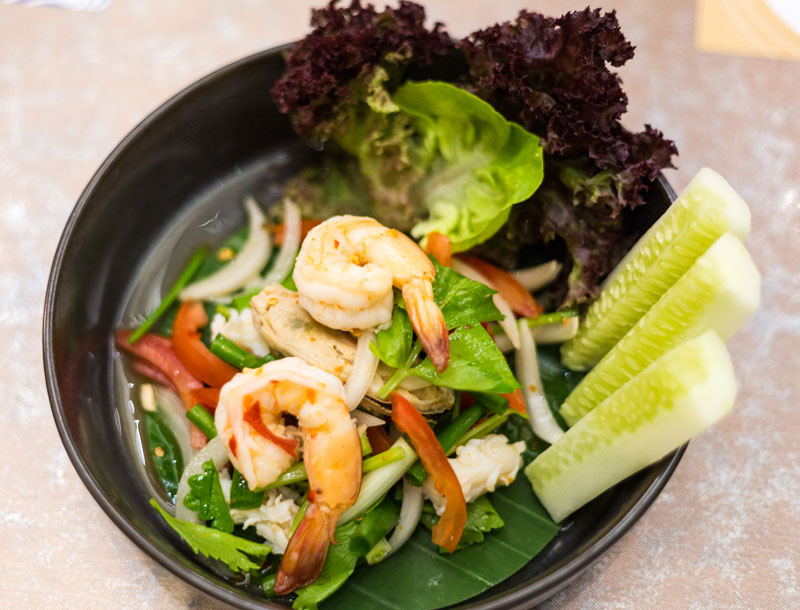 태국 전통음식과 퓨전음식을 고루 맛볼 수 있다