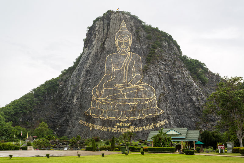 푸미폰 아둔야뎃 국왕 을 향한 태국 사람들의 사랑에 감탄사가 절로 나오는 황금절벽사원