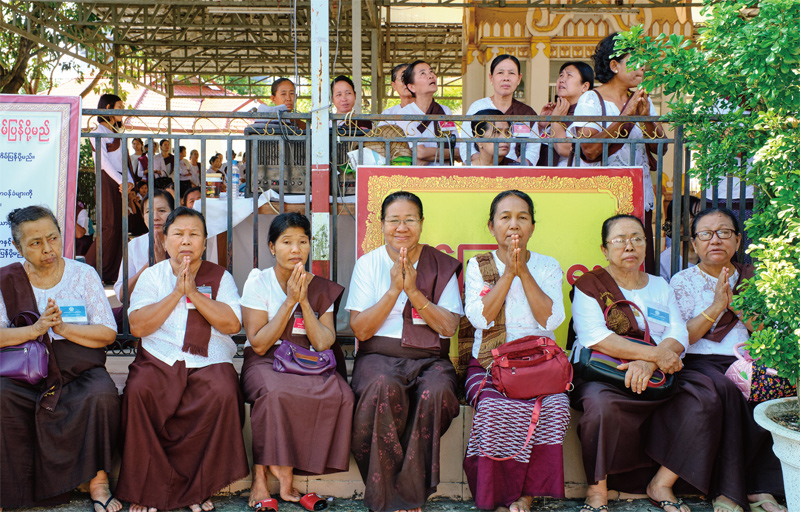 명상 센터에서 만난 미얀마 사람들. 이들에겐 명상이 낯설고 먼 단어가 아니다