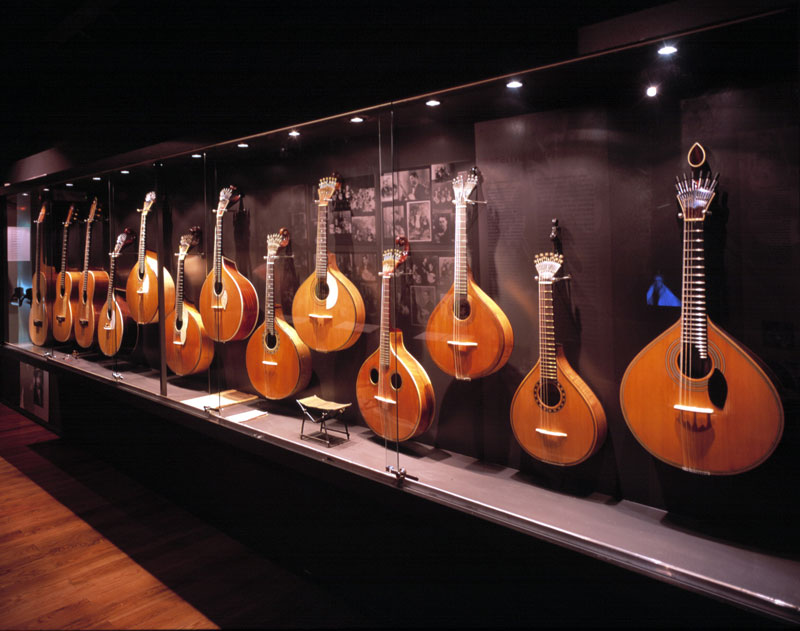 Poruguese Guitars - Museu do Fado ©Arch.TdP