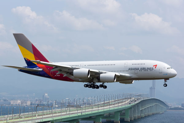 점점 입지가 줄어들고 있는 아시아나항공의 A380 ©wikipedia