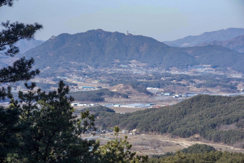 지리산 기슭에서 내려다본 분지 형태의 운봉고원에는 33개의 마을이 있다