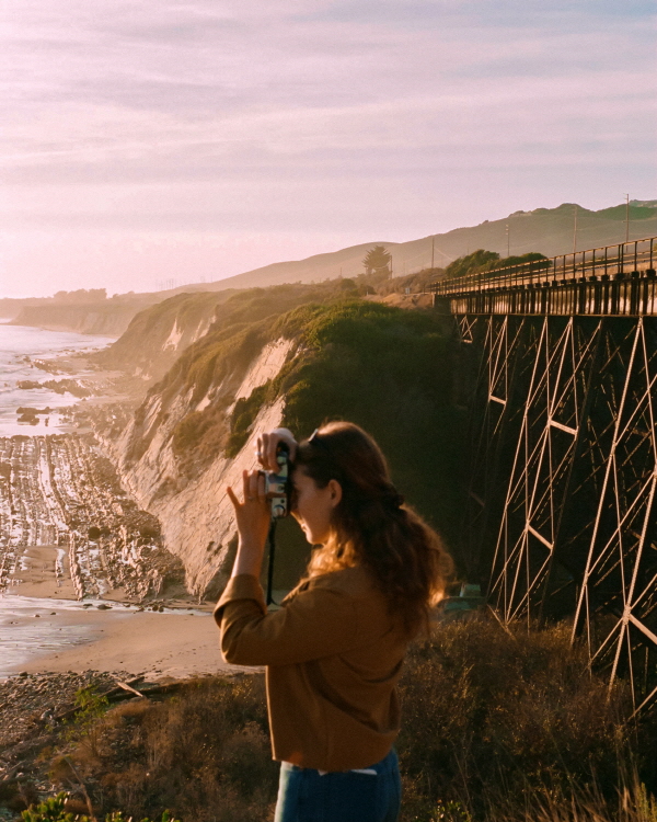영화 속 한 장면 같던 친구의 모습. 산타 바바라의 바다는 그녀의 카메라에 담겼다