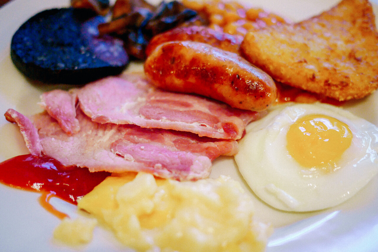베이컨과 달걀프라이는 영국 여행의 루틴이다