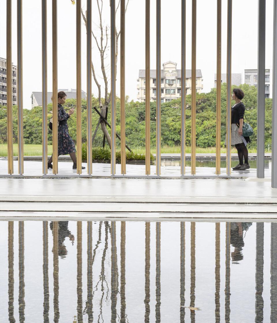 헝산서예예술관 입구에 있는 반영 연못