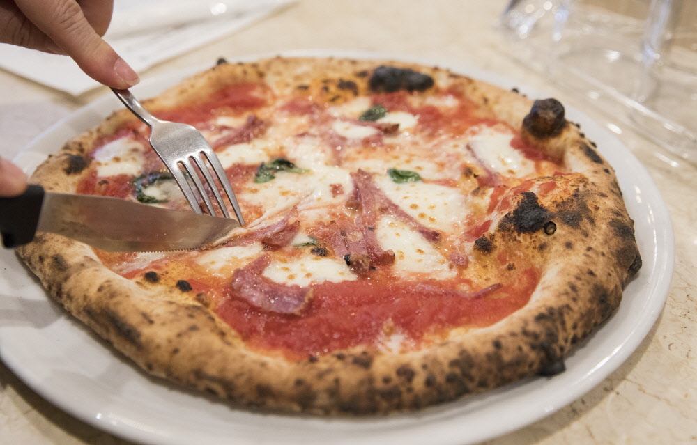 피자는 1인 1판이다. 피제리아 다 티그레의 디아볼라 피자