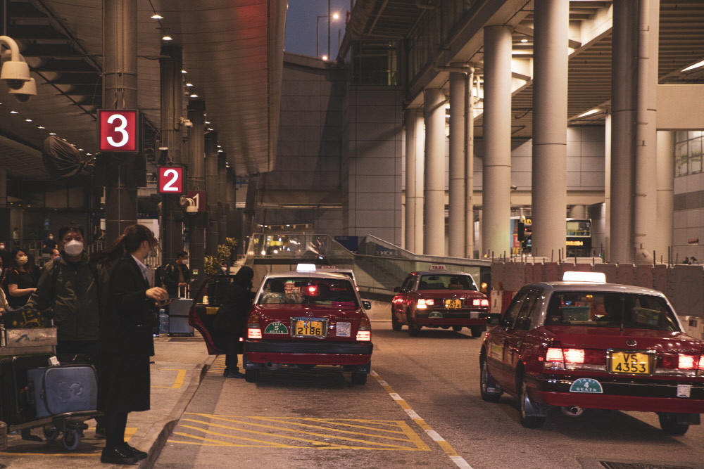 시강 유발하는 홍콩의 빨간 택시들
