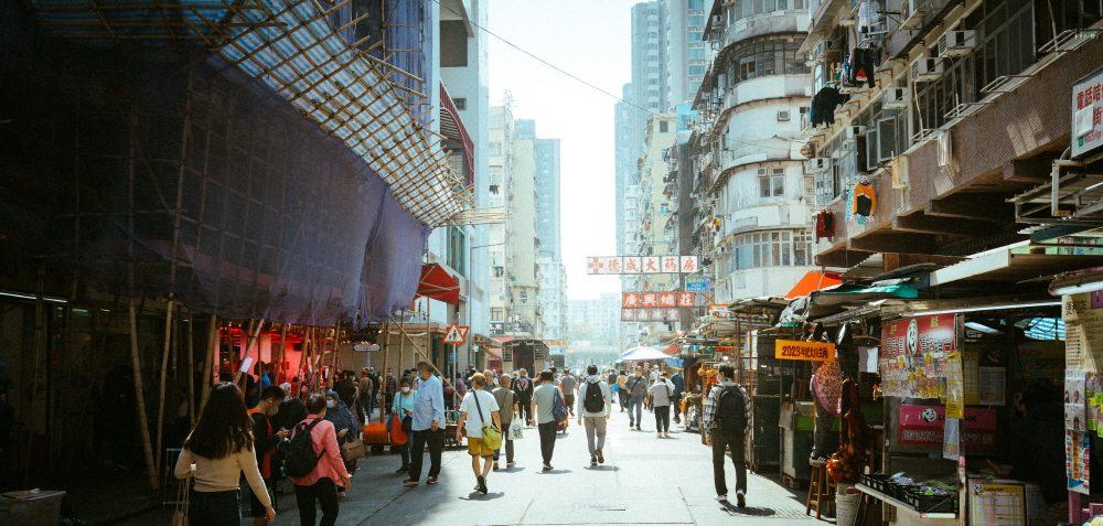 삼수이포(深水埗), 현지인에게 길을 물을 때는 ‘쌈써이포’라고 발음해야 알아듣는다. 삼수이포는 상공업 지구다. 사람 구경을 하기에는 홍콩에서 가장 좋은 동네다