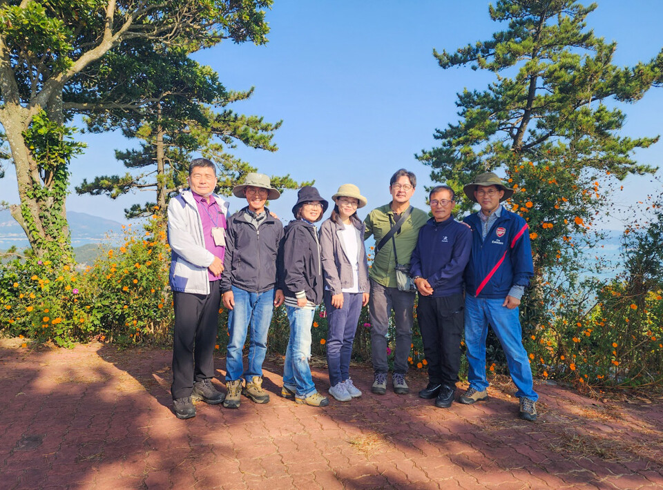 고흥 ‘섬’ 여행 팀 단체 사진 / 고흥군 문화도시센터