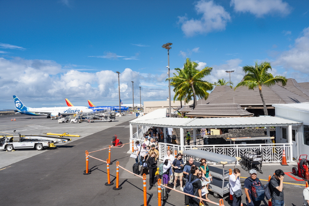 아열대 특유의 개방식 터미널을 자랑하는 하와이아일랜드 코나공항