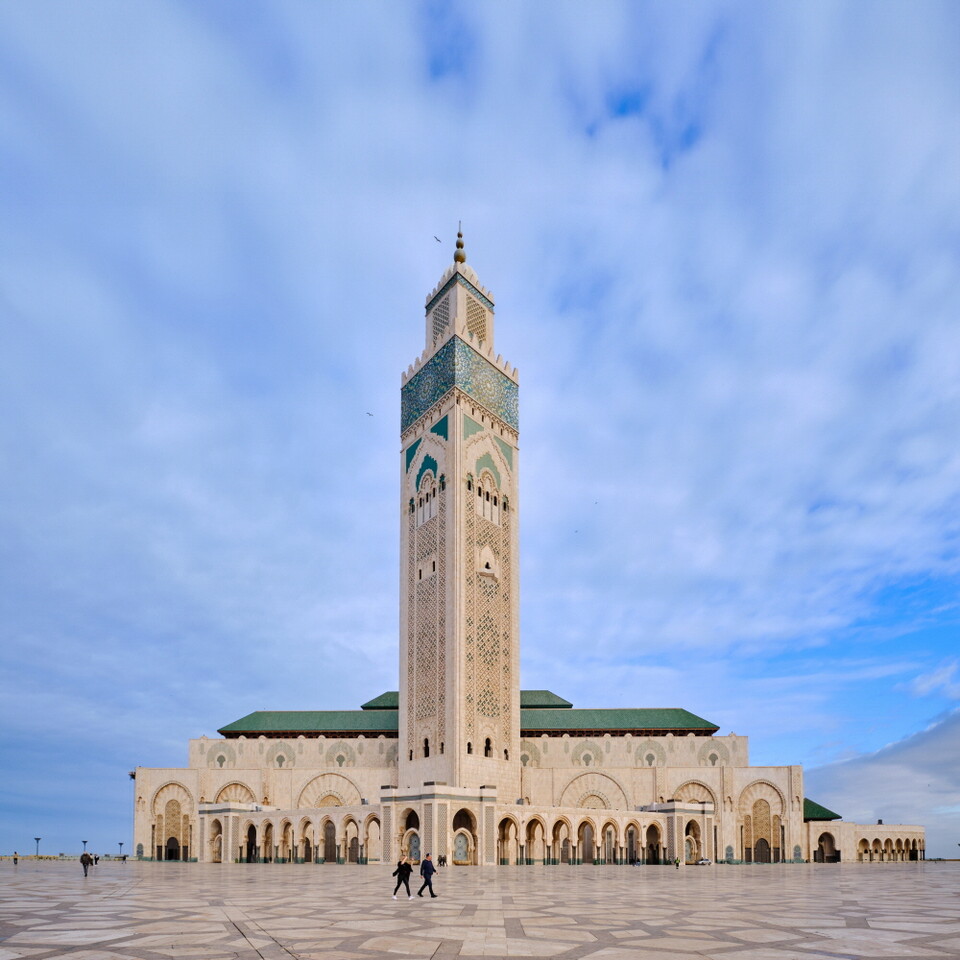 핫산 2세 모스크는 ‘신의 왕자과 물 위에 저어졌다’는 코란 구절에 따라, 바다 위어 지어졌다.