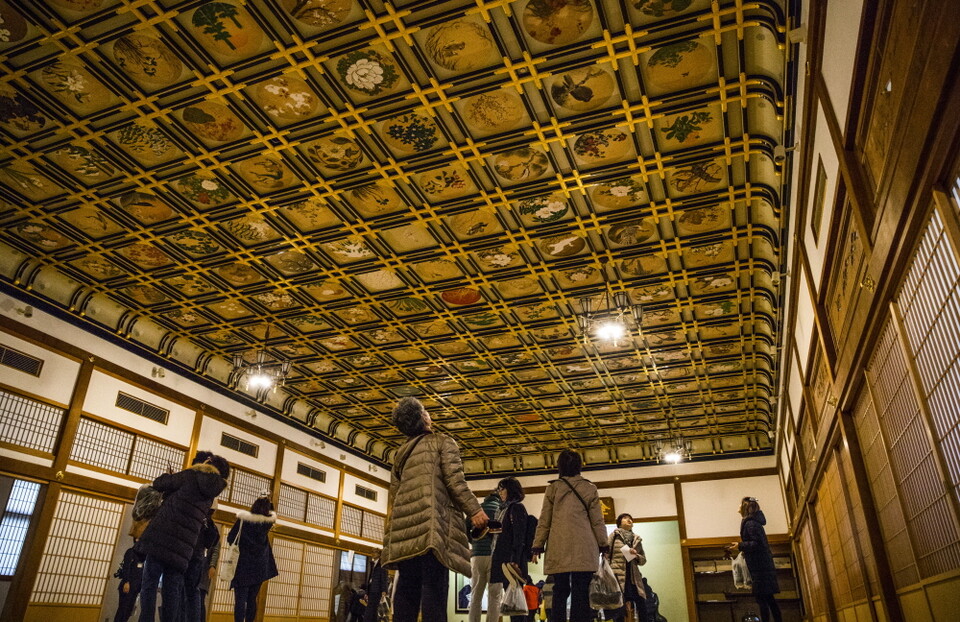 산쇼카쿠의 천장을 가득 채운 230점의 그림