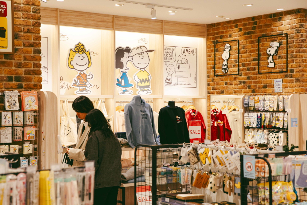 Snoopy Town Shop