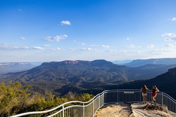 웅장한 사암 절벽과 깊은 계곡, 신비로운 유칼립투스 숲으로 이루어진 블루마운틴 / 뉴사우스웨일즈주관광청