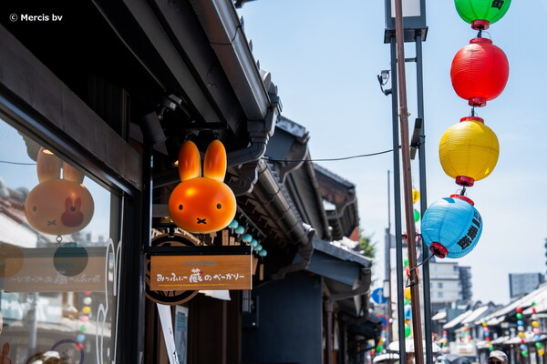 구라즈쿠리에서 볼 수 있는 캐릭터 숍이 많다