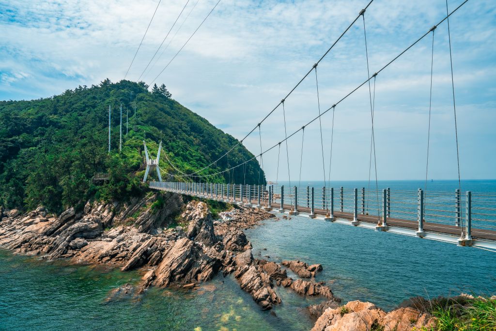 고군산섬잇길의 유일한 출렁다리, 제4교는 광대도와 방축도를 잇는다