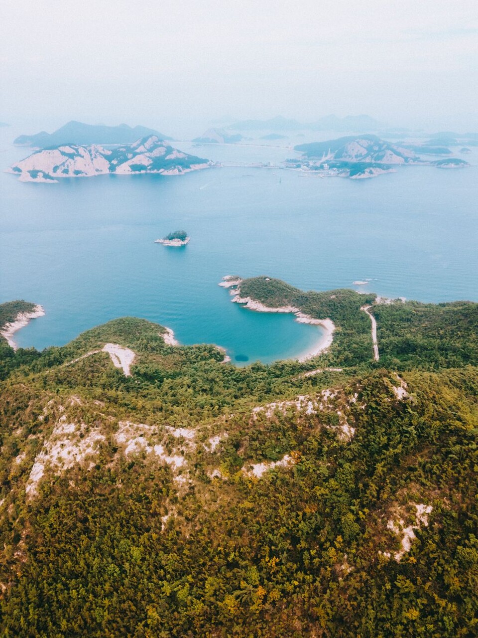 관리도만큼 섬 위에서 주변이 파노라마로 시원하게 보이는 곳은 군산에서도 드물다