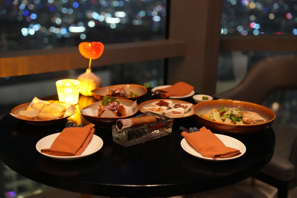 더 클라우드 라운지(the Cloud lounge)에서 즐기는 저녁 식사