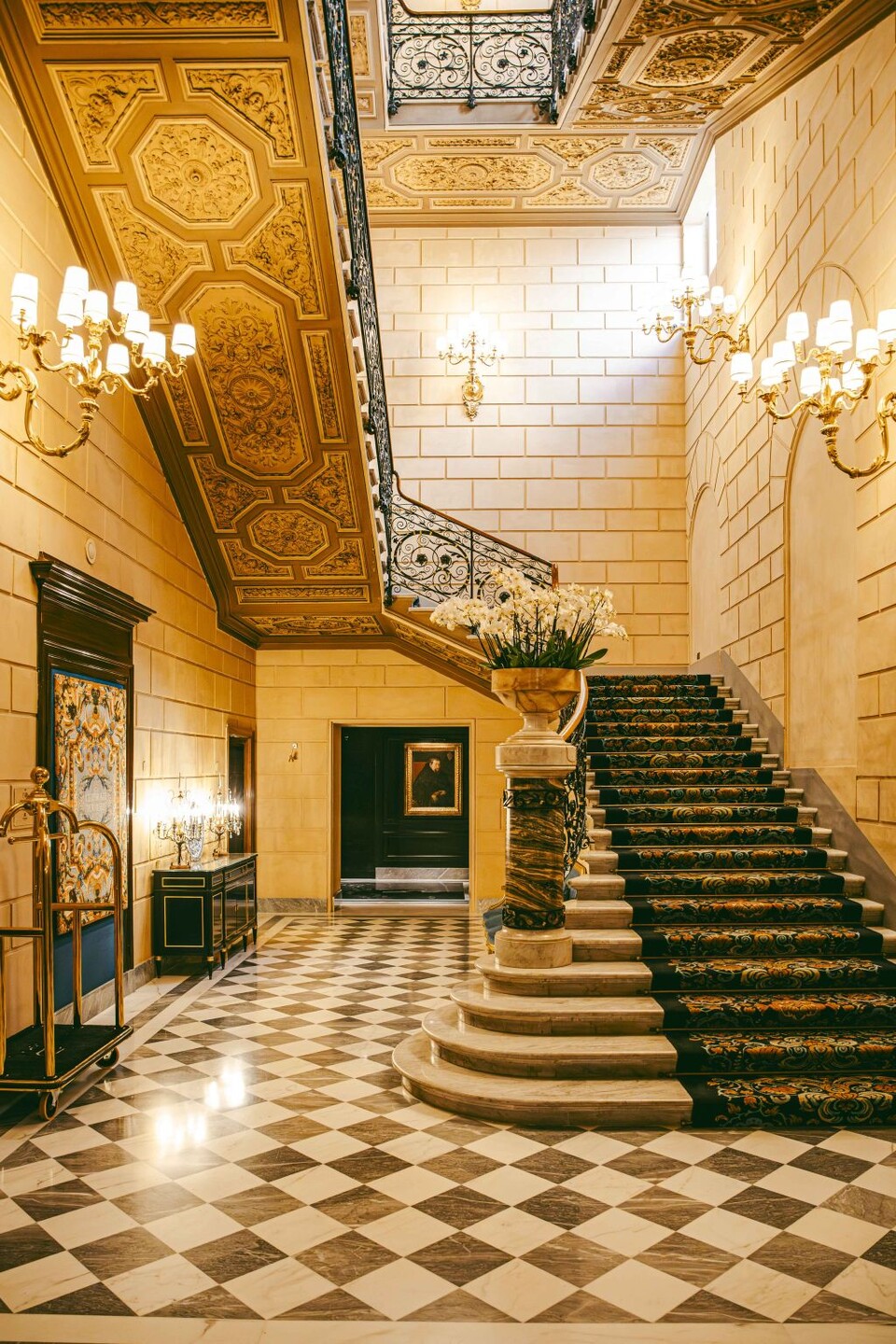 1894년 ‘그랑 호텔(Le Grand Hotel)’로 문을 연 세인트 레지스 로마는 130년 넘게 로마의 한자리를 지켜온 호텔이다 / 이성균 기자