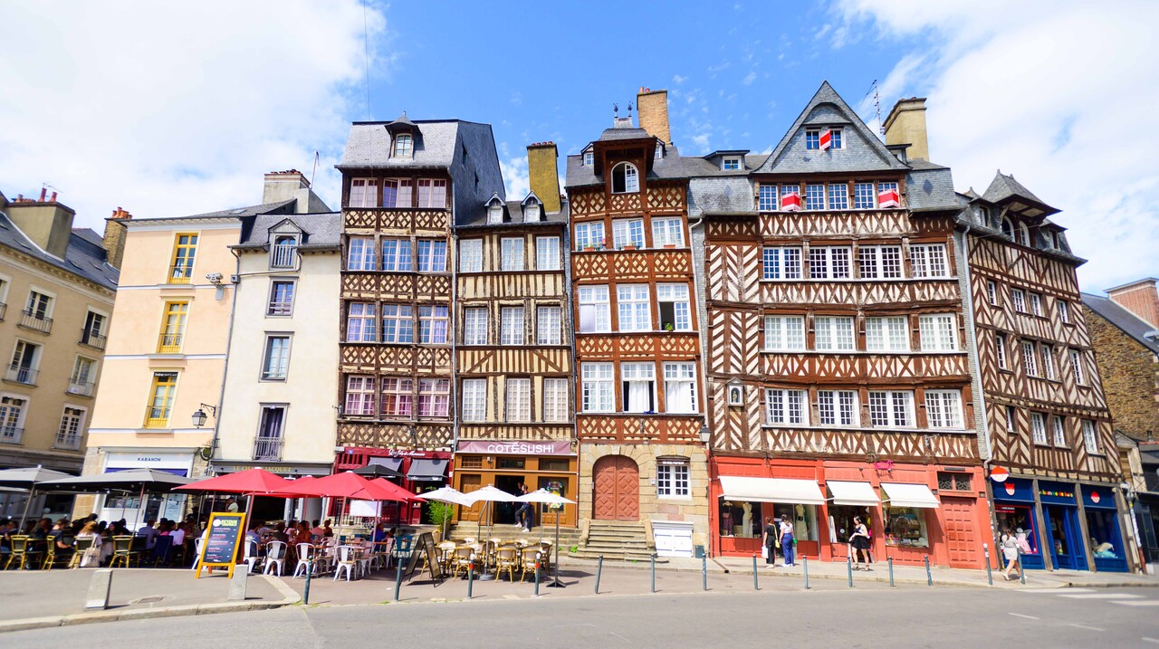 렌의 샹 자케 광장(Place du Champ-Jacquet) / Destination Rennes