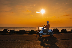 제주도에서 스쿠터를 타고 여행하는 방법 - 뉴스 썸네일 이미지